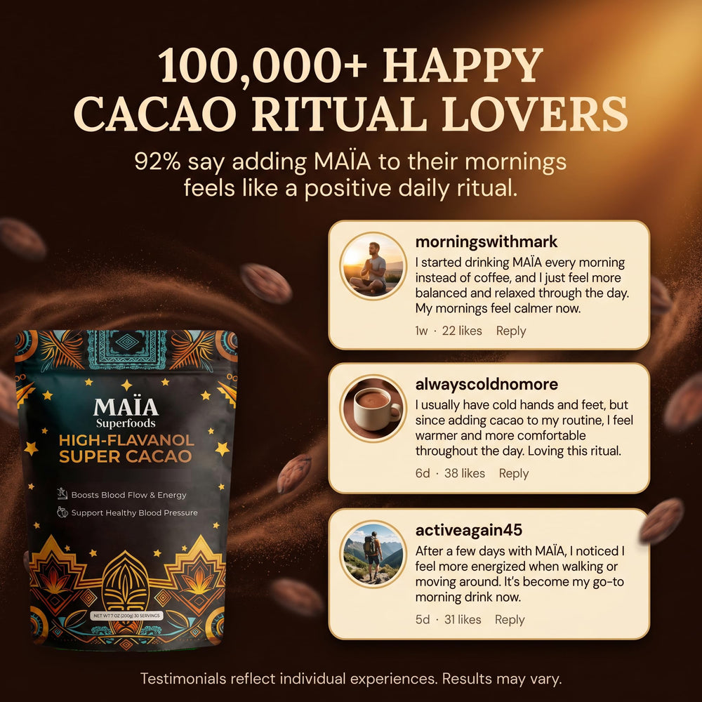 MAÏA SUPERFOODS manos sosteniendo granos de cacao seleccionados y calidad