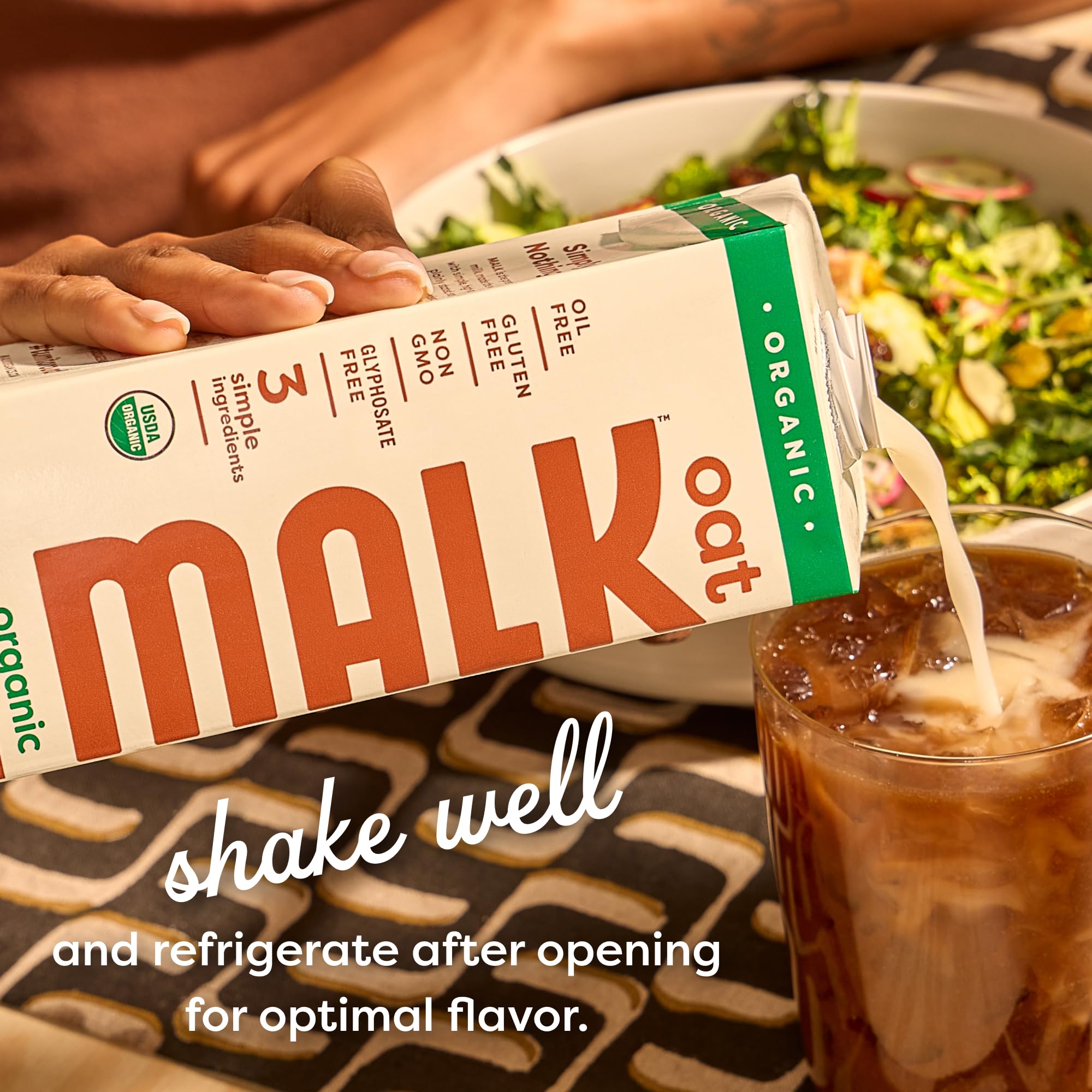 MALK textura en vaso vertida, beneficio de mezcla sin grumos