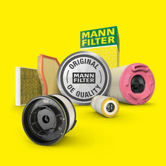 Mann Filter cartucho instalado durante cambio de aceite para mantenimiento rápido