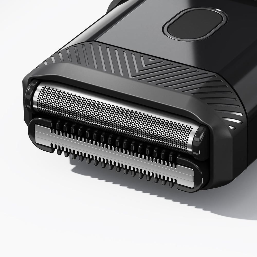 MANSCAPED bajo el grifo demostrando su impermeabilidad IPX7