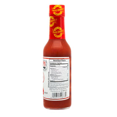 Marie Sharp's salsa vertida en cucharón lista para cocinar