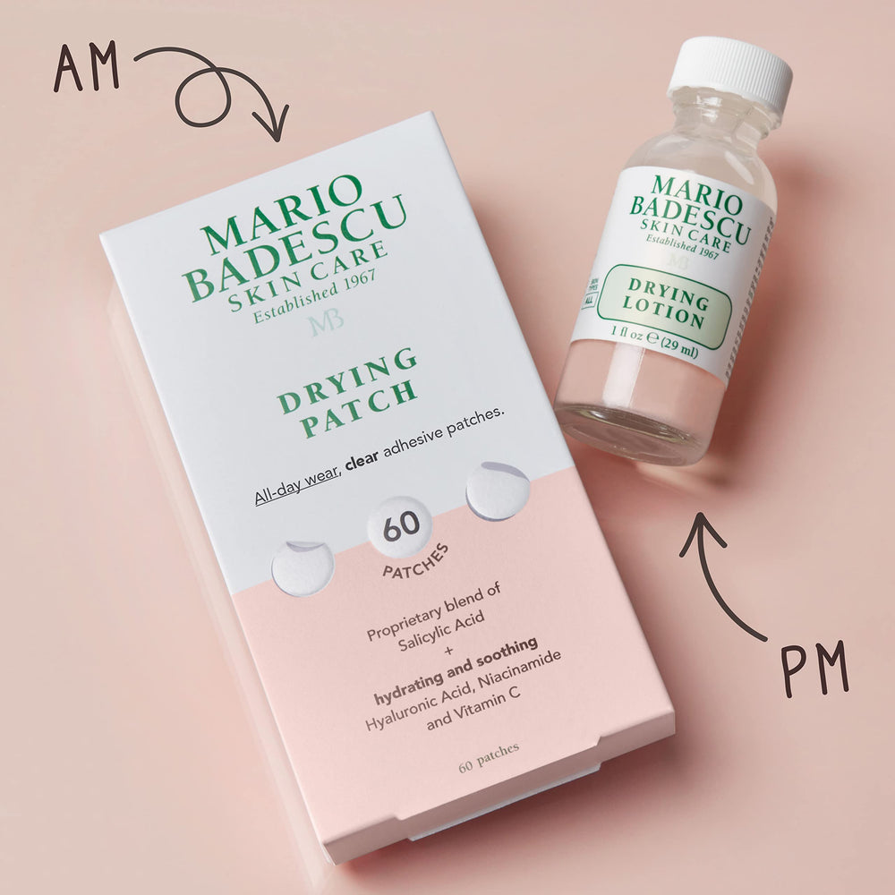 Mario Badescu producto sobre almohada en escena nocturna para uso nocturno