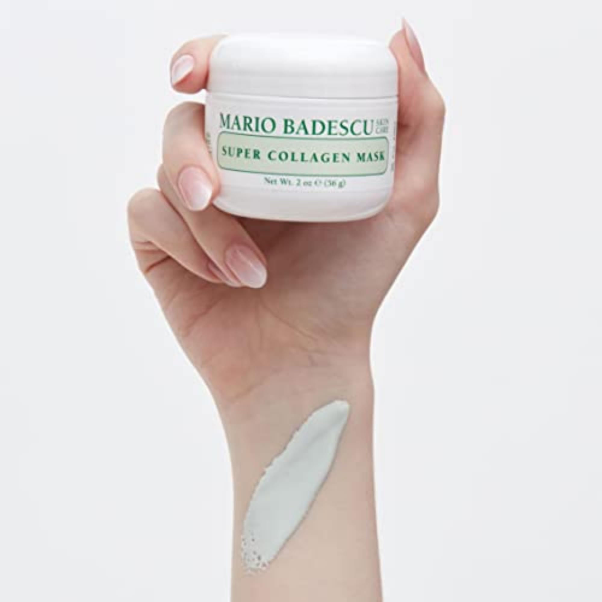 Mario Badescu producto sobre toalla en ambiente de spa para uso relajante