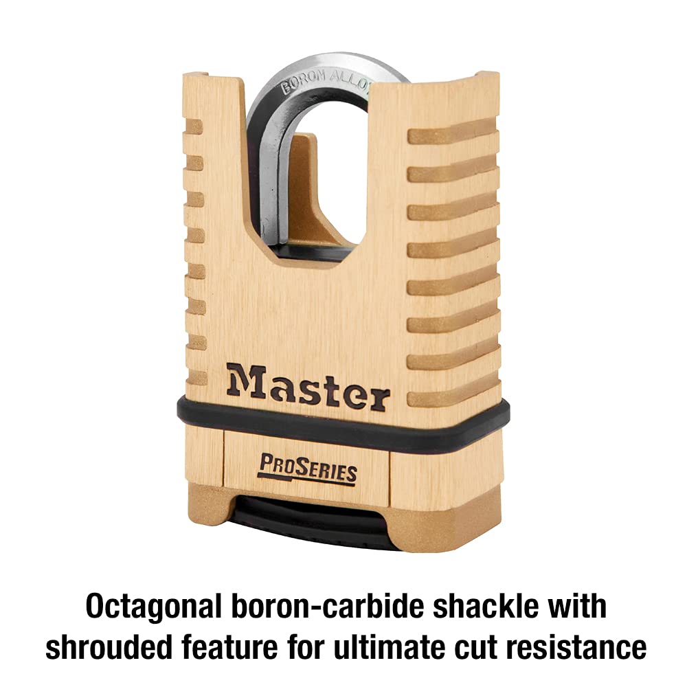 Master Lock junto a moneda para comparar tamaño y escala