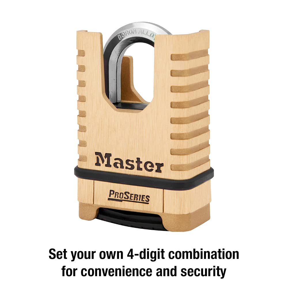 Master Lock colocado en puerta metálica demostrando seguridad