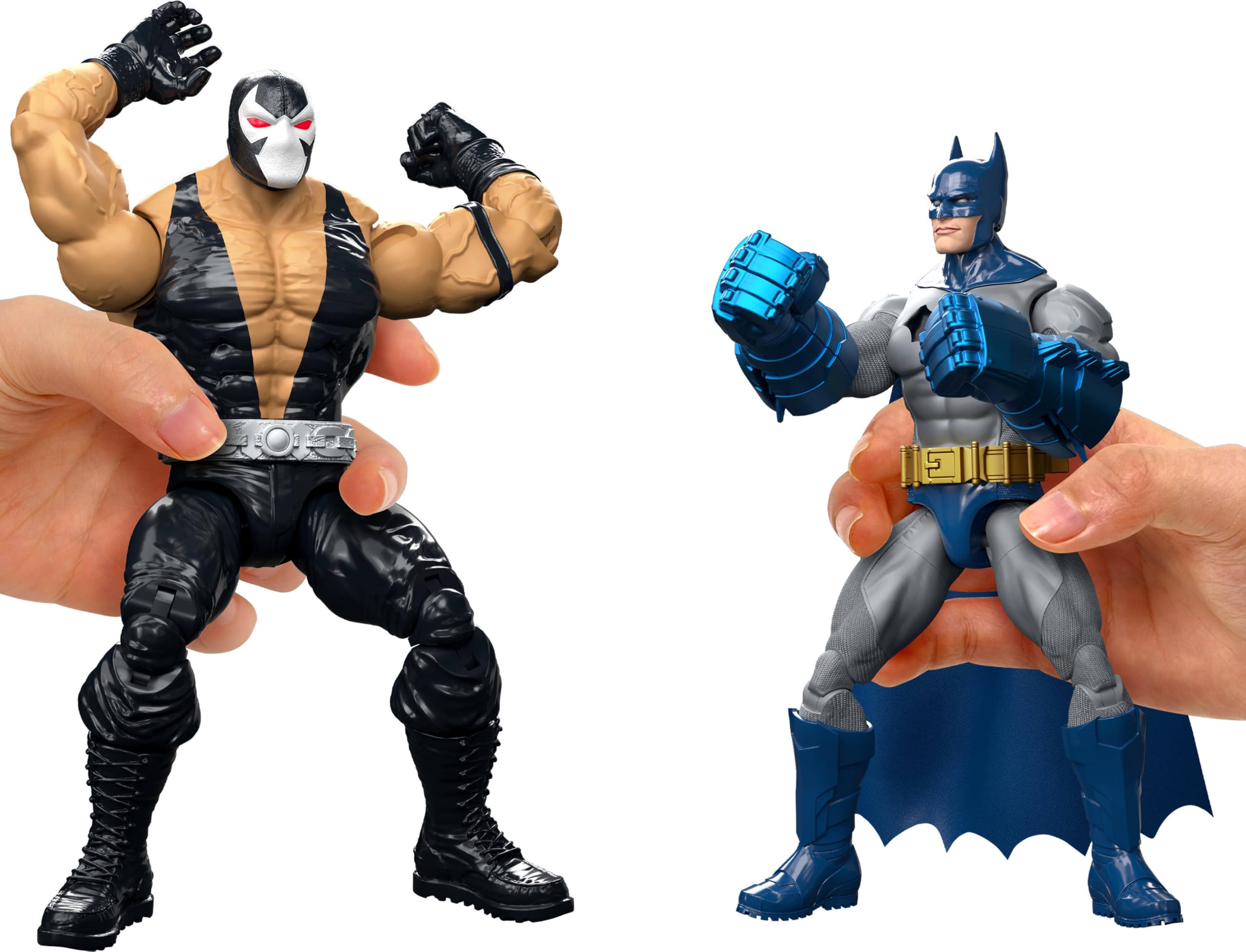 Mattel primer plano de la capa de Batman en tela mostrando textura y realismo en la figura