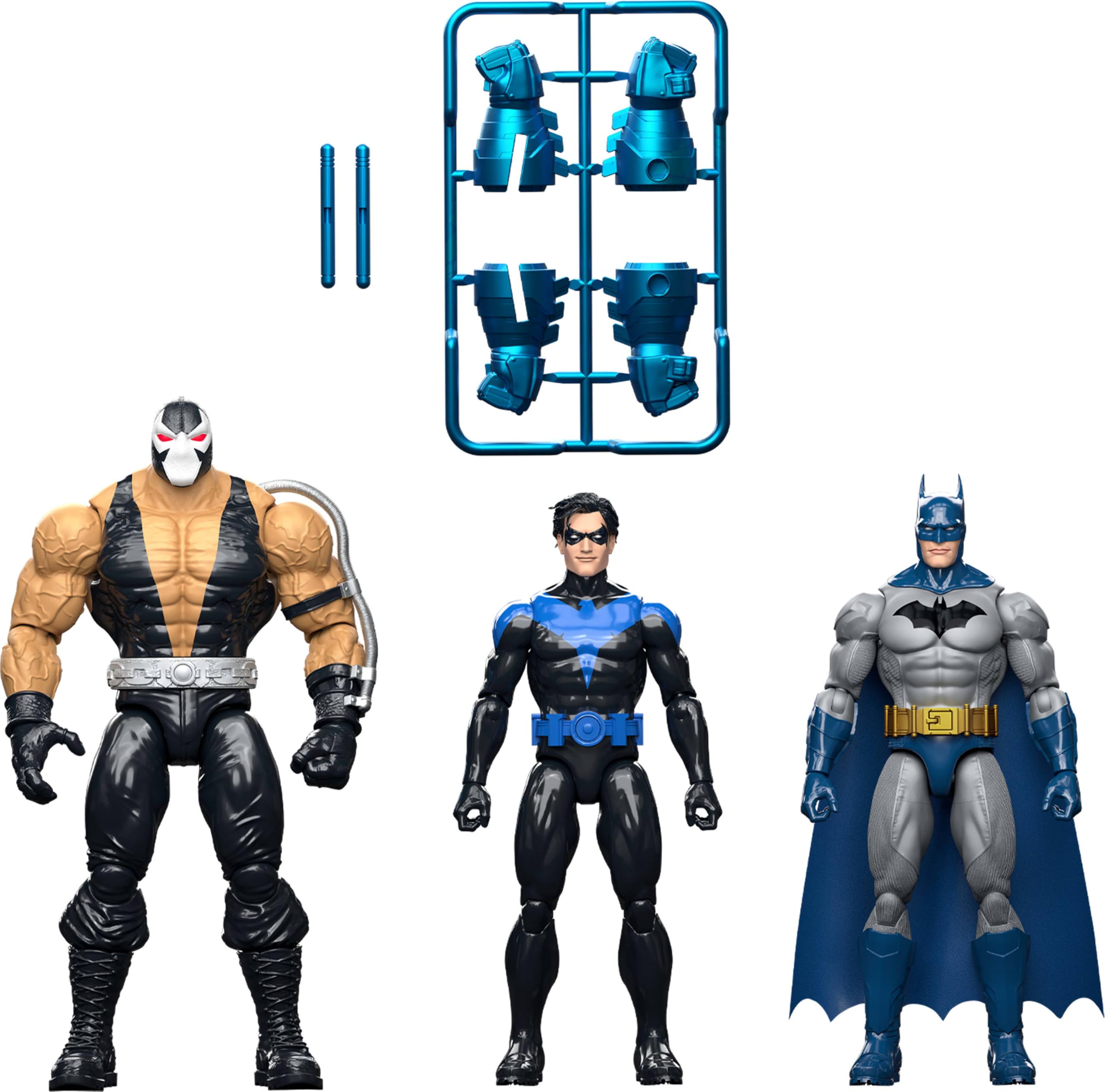 Mattel detalle de Nightwing con sus 2 Escrima listos para acción y poses precisas