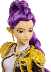 Mattel Rumi detalle del atuendo con cinturón y hombreras realistas