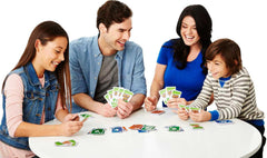 Mattel Games cartas Skip-Bo extendidas mostrando colores y números