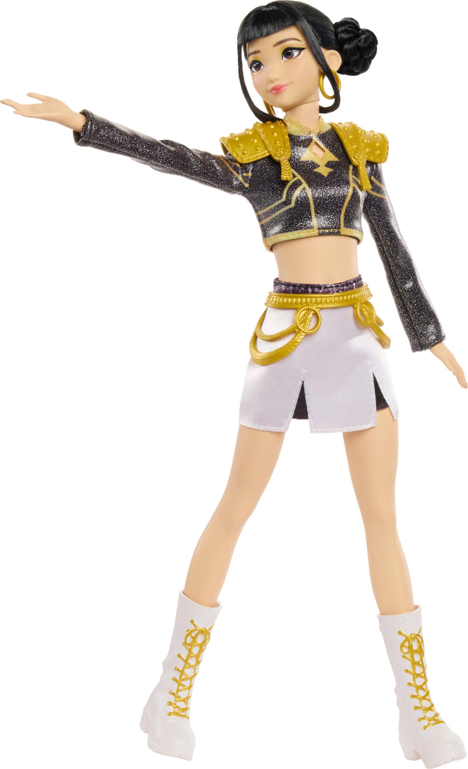 Mattel Zoey en actuación con micrófono simulando la canción Golden