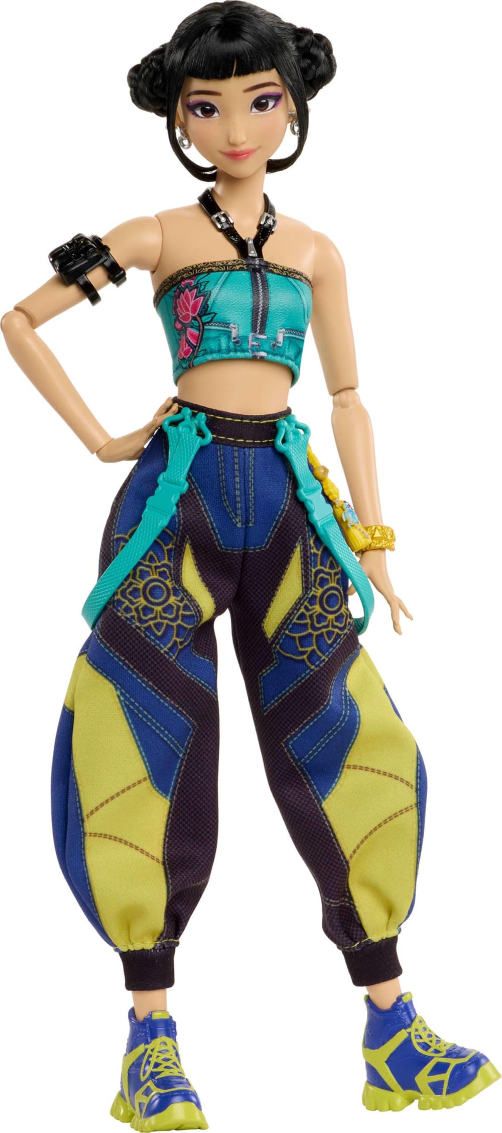 Mattel Zoey posada en escenario recreando baile y performance en vivo
