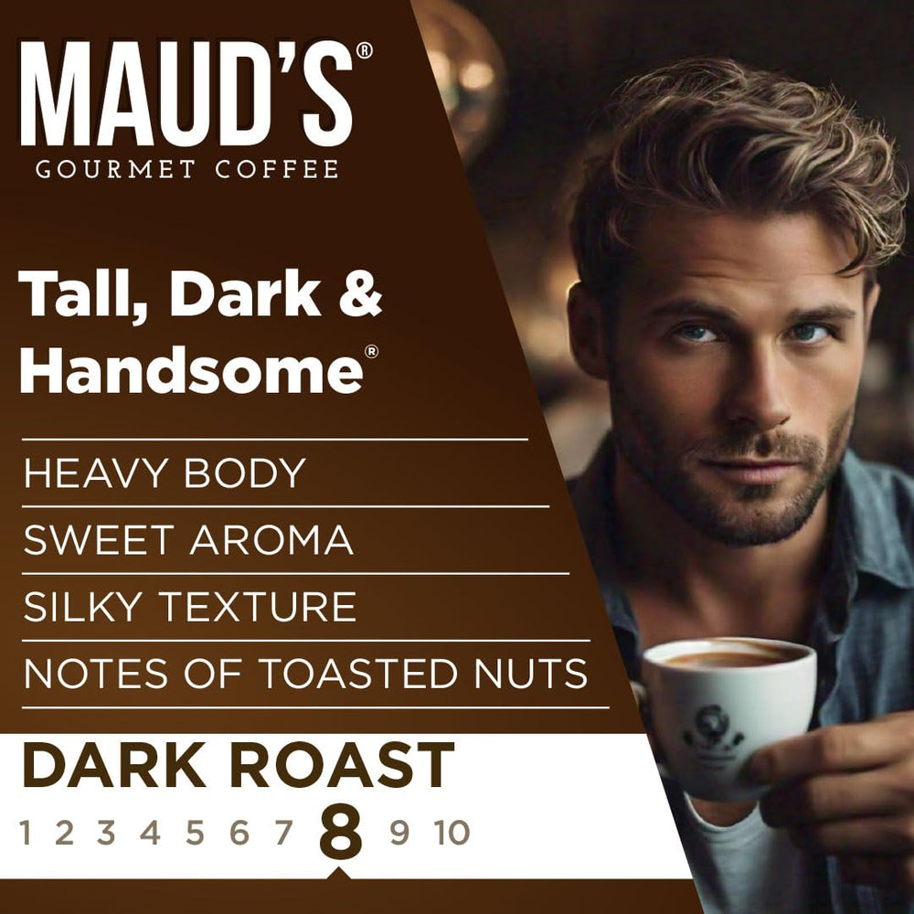 Maud's taza de café preparado con crema sedosa y aroma visible