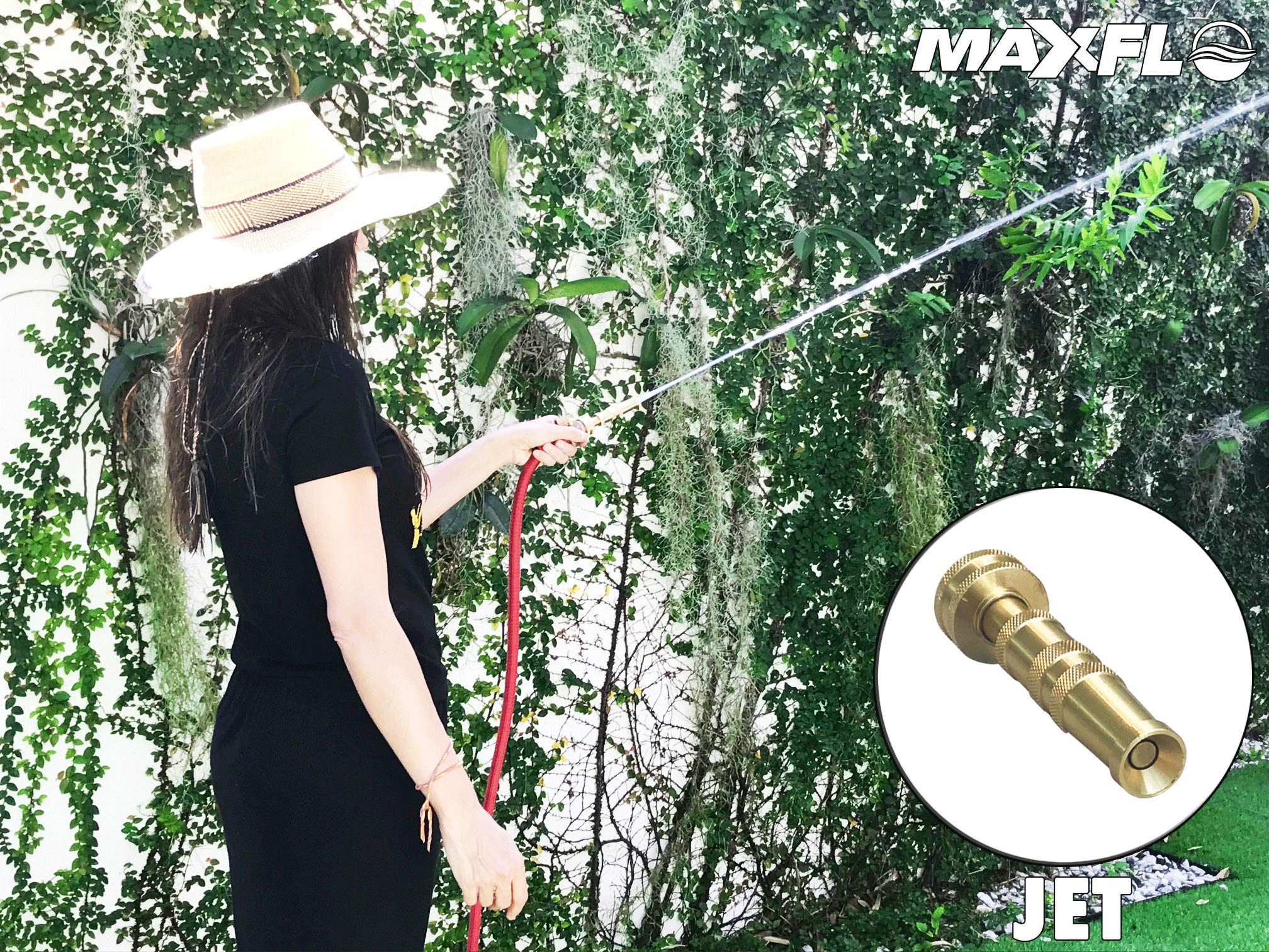 MAXFLO boquilla en uso lavando coche muestra limpieza potente