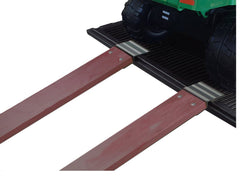 MAXXHAUL tailgate protective pad detail preventing scratches and protecting vehicle edges
