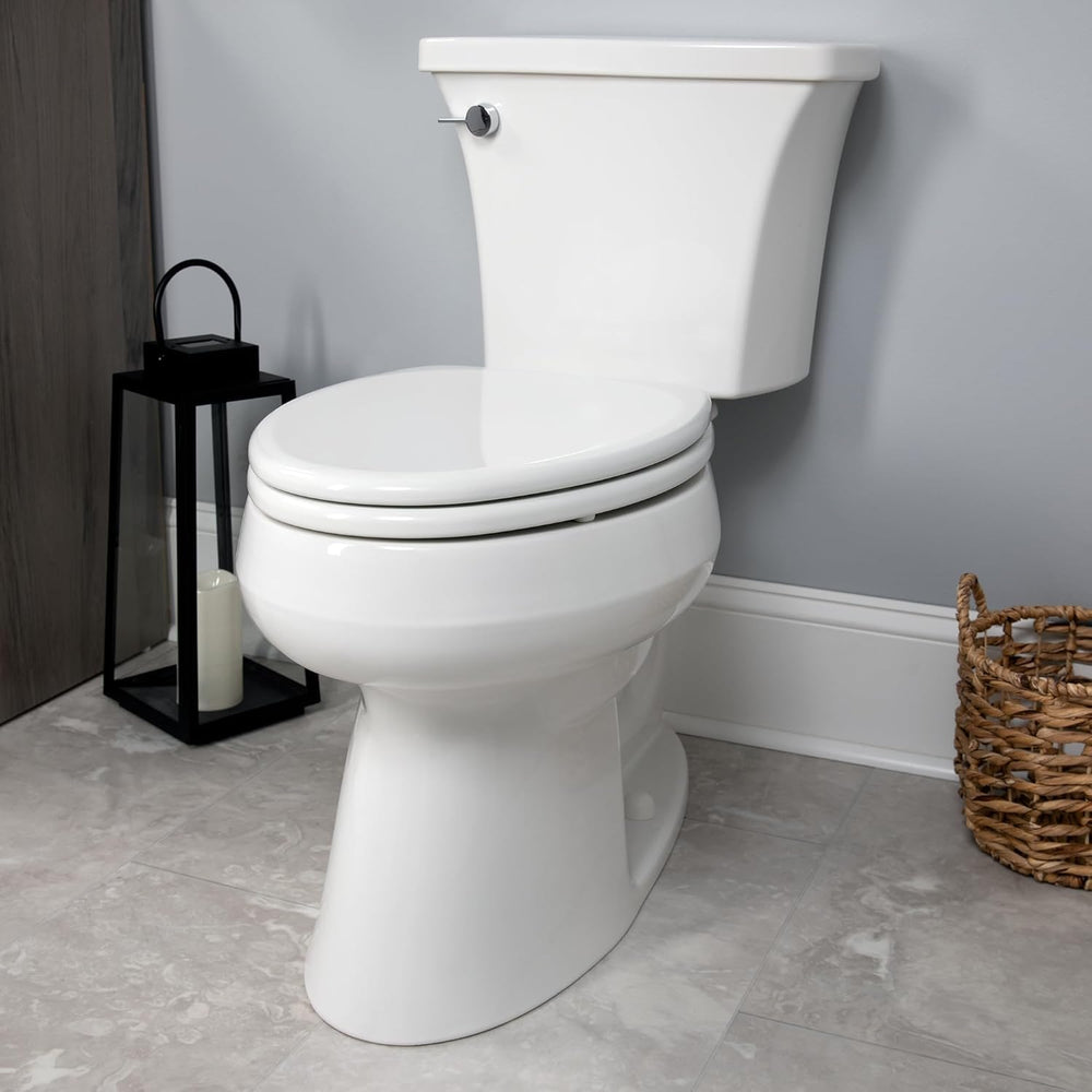 Mayfair asiento Linden en baño moderno, renovación estética y duradera