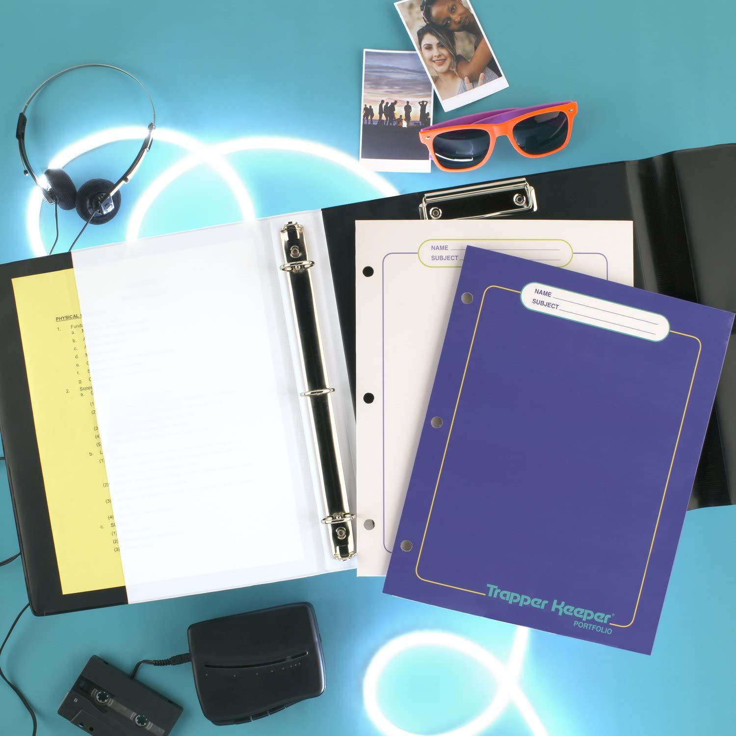 Mead Trapper Keeper bolsillo interior mostrando espacio para folletos y tareas