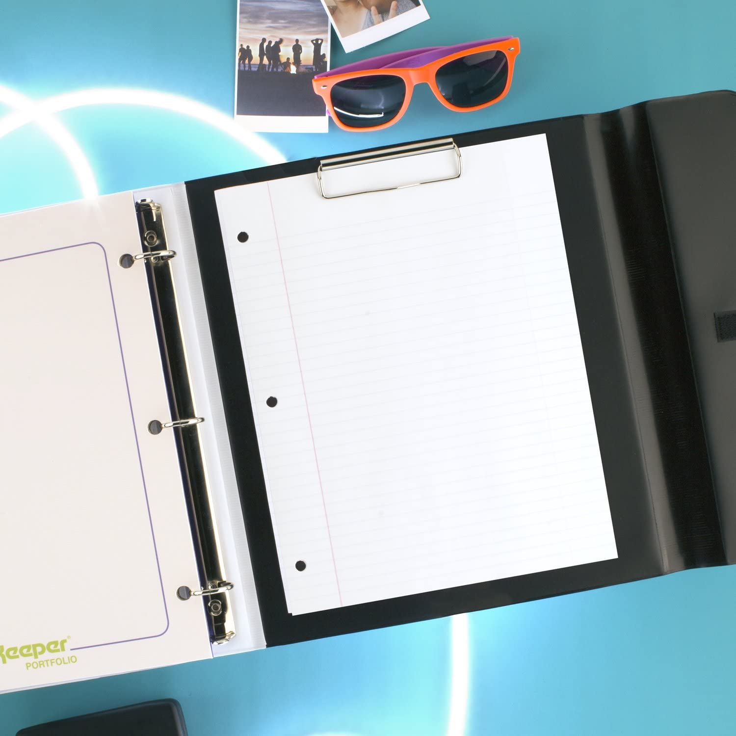 Mead Trapper Keeper clip metálico trasero sujetando papeles sueltos con firmeza