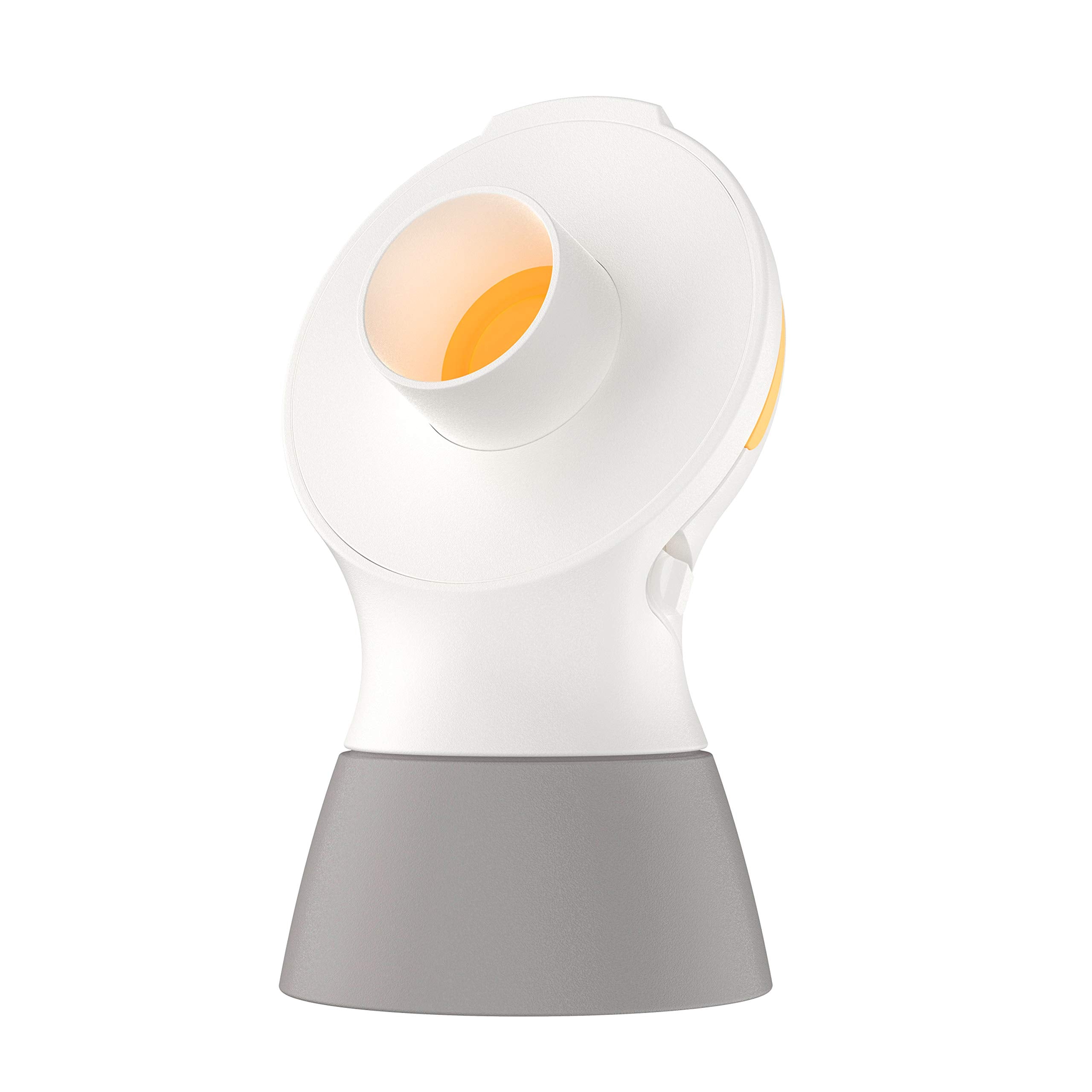 Medela conector ensamblado en bomba demostrando ajuste seguro y cerrado
