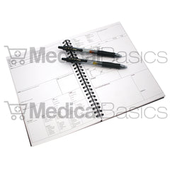 Medical Basics cubierta plástica resistente protegiendo notas en ambiente clínico