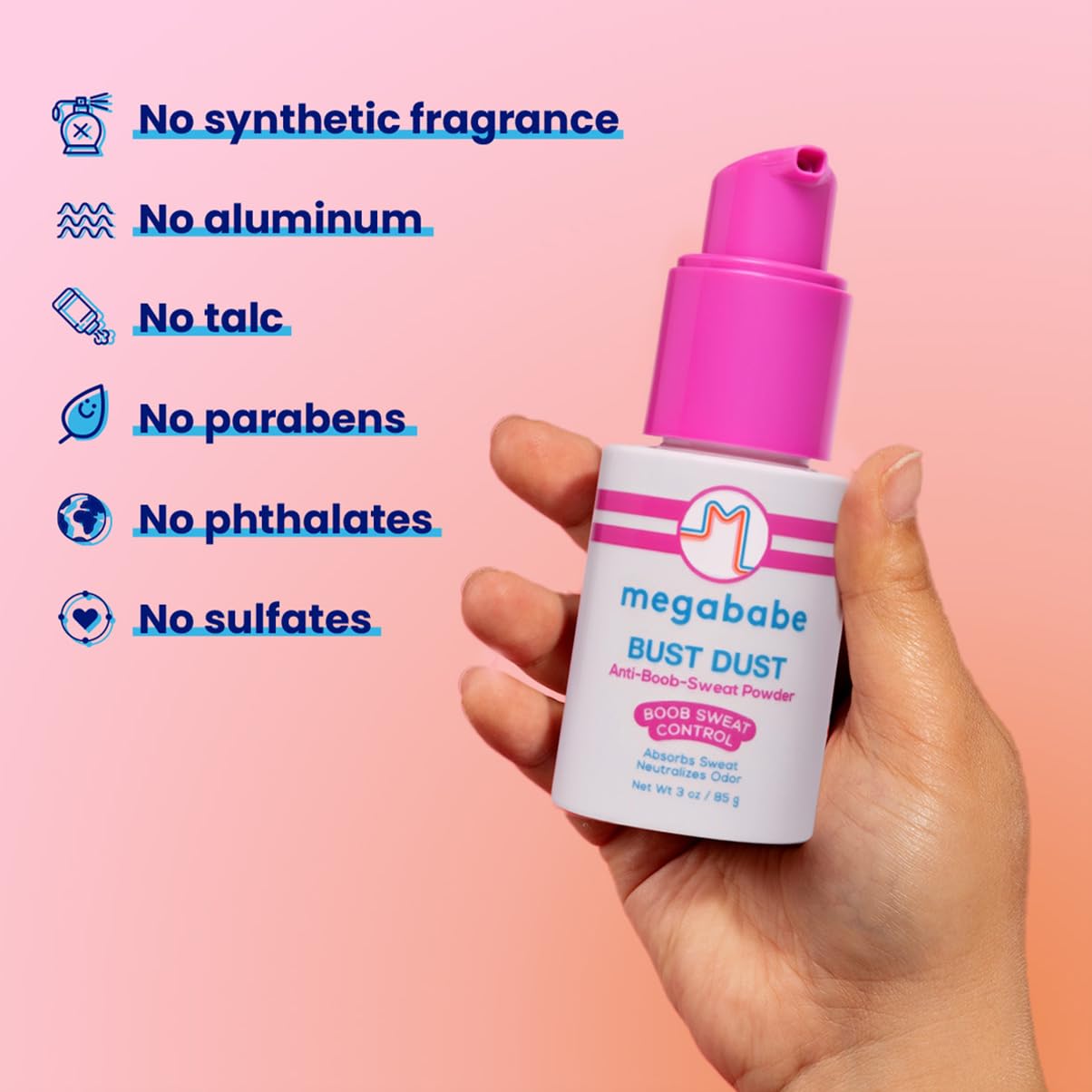 Megababe Bust Dust junto a objetos para comparar tamaño y llevar en bolso