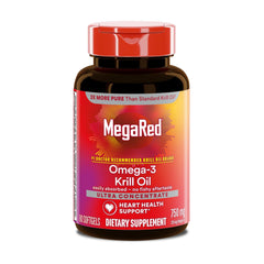 MegaRed cápsula en mano para comparar tamaño y facilidad de ingestión