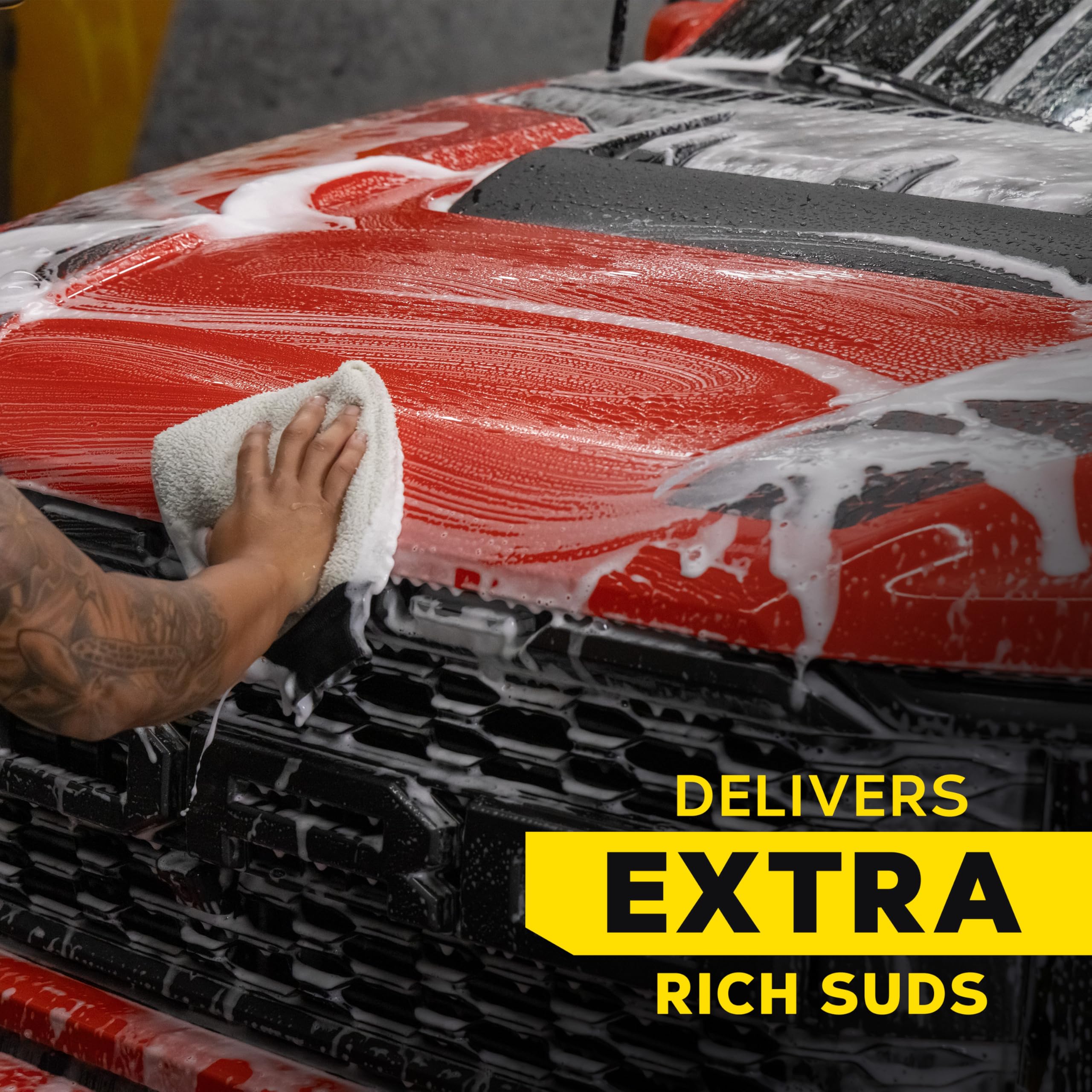 Meguiar's foam cannon generando espuma para cobertura rápida y segura