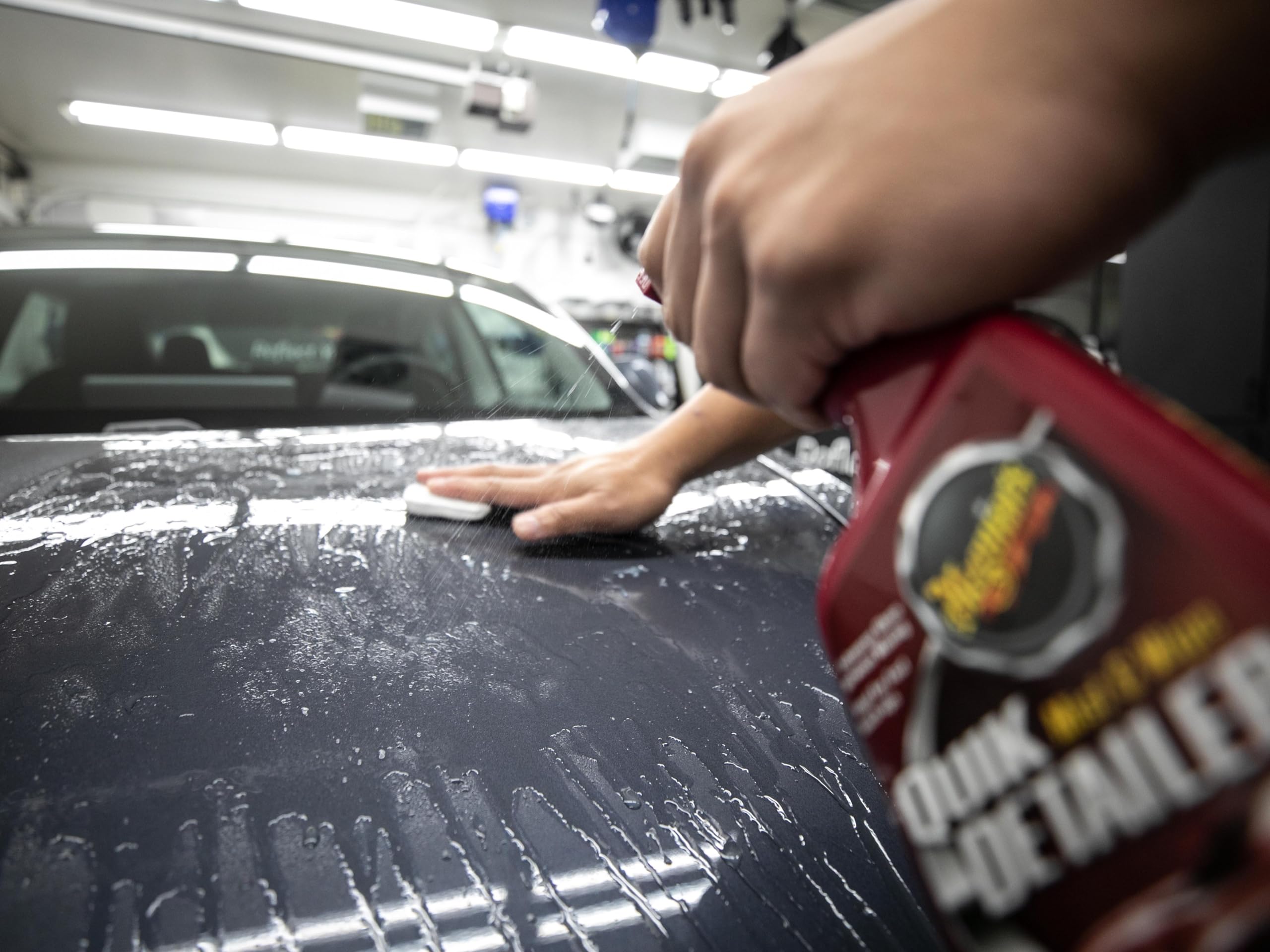 Meguiar's comparación antes y después que muestra acabado más liso y brillante