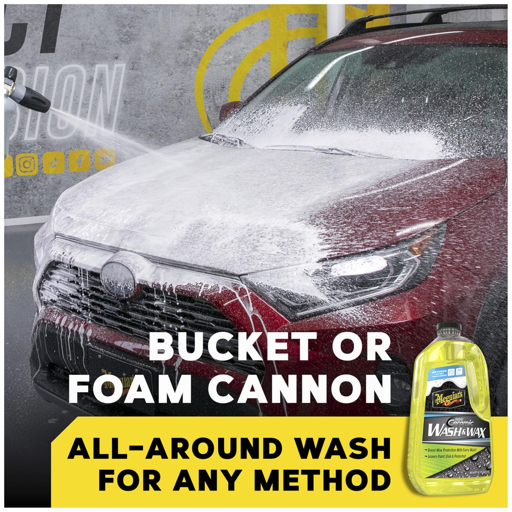 Meguiar's espuma densa en detalle que demuestra limpieza eficiente y protección cerámica