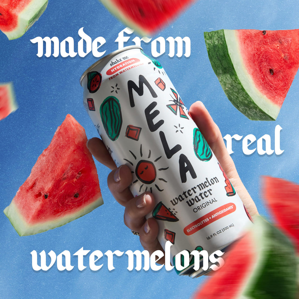 Mela Water lata en mano demostrando portabilidad y refresco