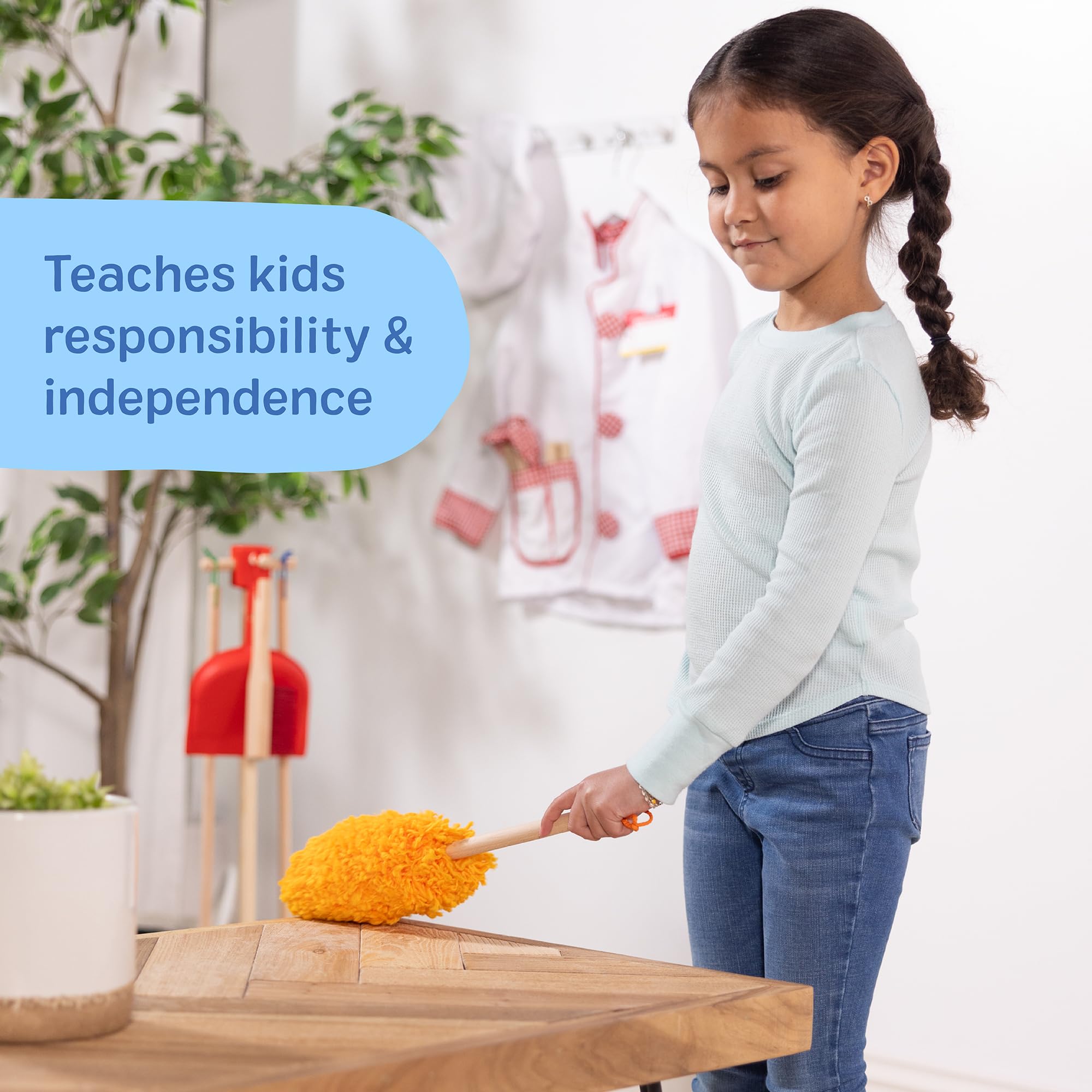 Melissa & Doug comparación de tamaño con manos de niño para referencia de escala
