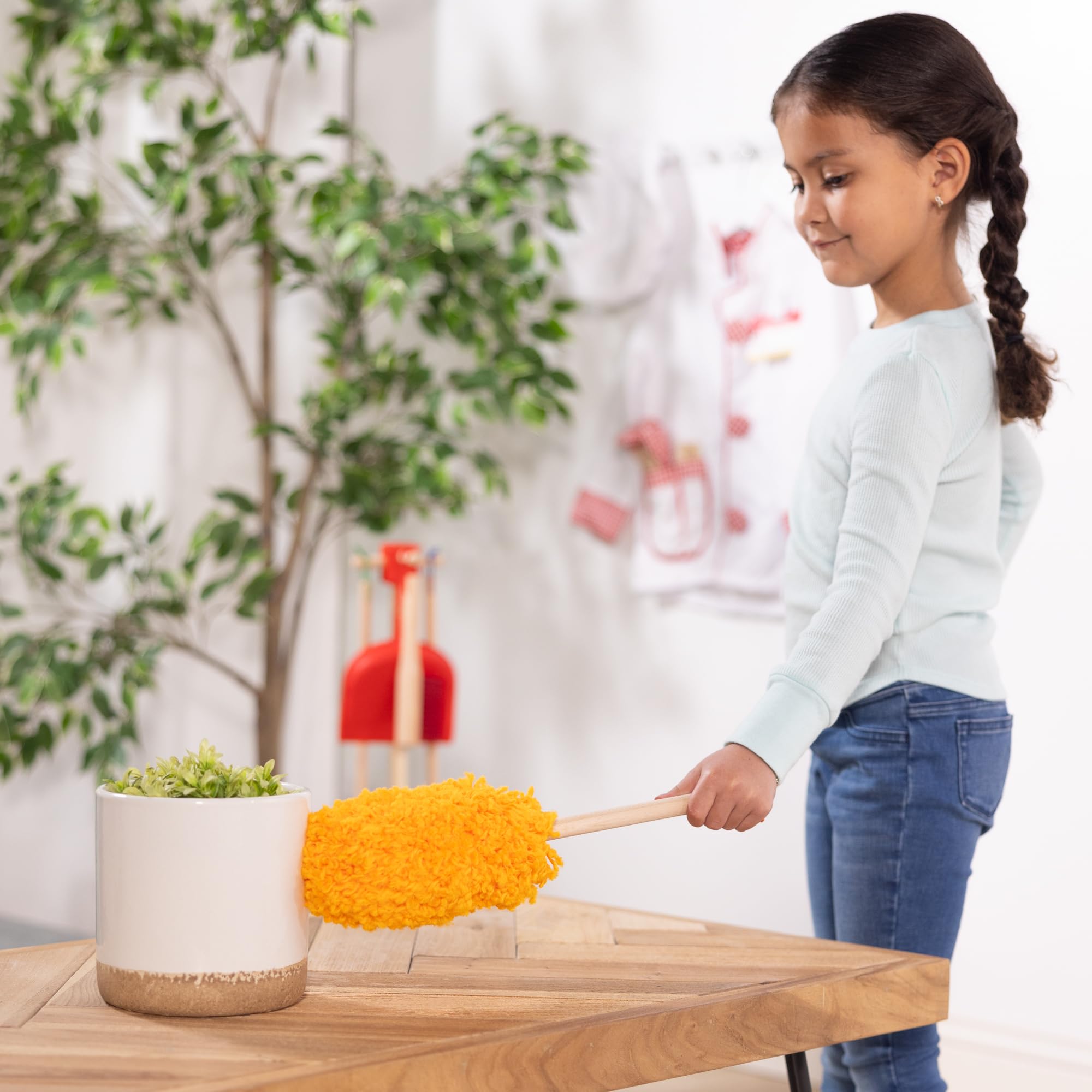Melissa & Doug detalle de mangos de madera resistentes que favorecen el agarre infantil