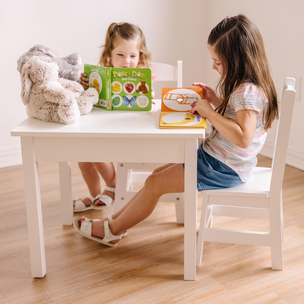 Melissa & Doug primer plano de páginas de First Shapes con figuras, facilita reconocimiento visual