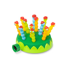 Melissa & Doug niños jugando en el rociador que fomenta actividad física al aire libre