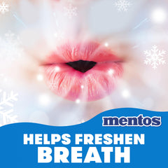 Primer plano de textura del caramelo Mentos, sabor menta intacto