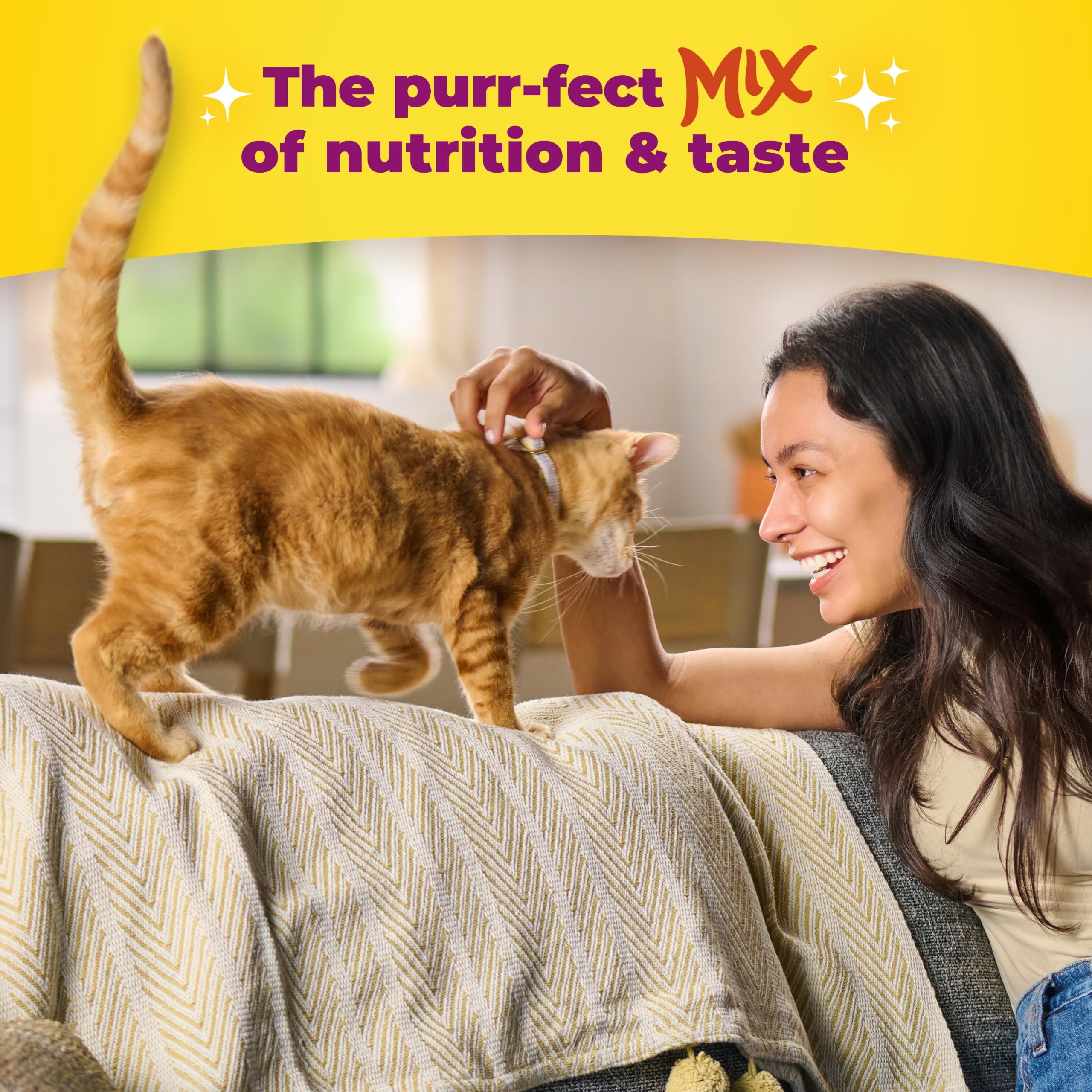 Meow Mix bolsa 14.2 lb en contexto de despensa, ideal para familias con mascotas.