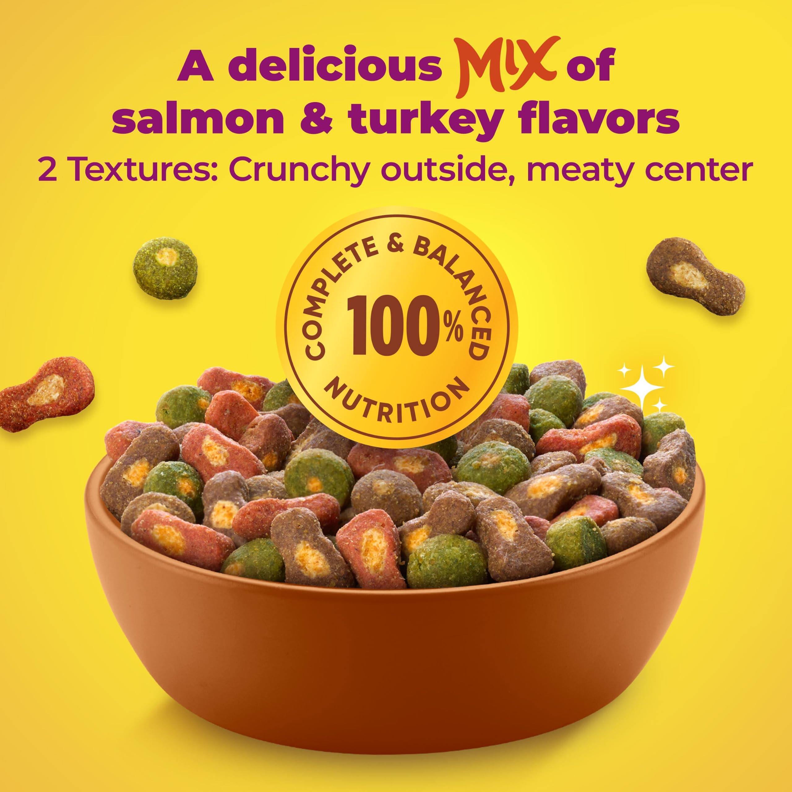 Meow Mix croqueta en mano para comparar tamaño y porción