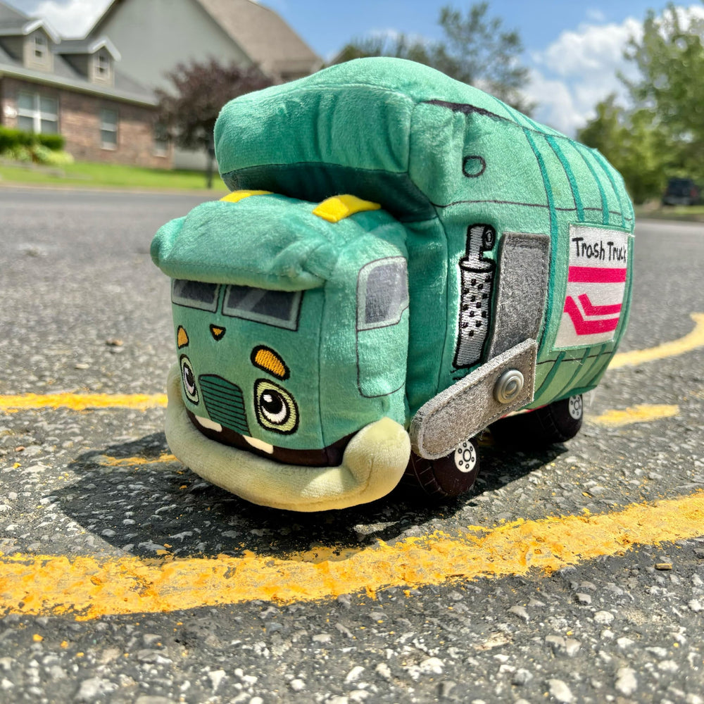 MerryMakers Trash Truck junto a mano para mostrar tamaño práctico de 11 pulgadas