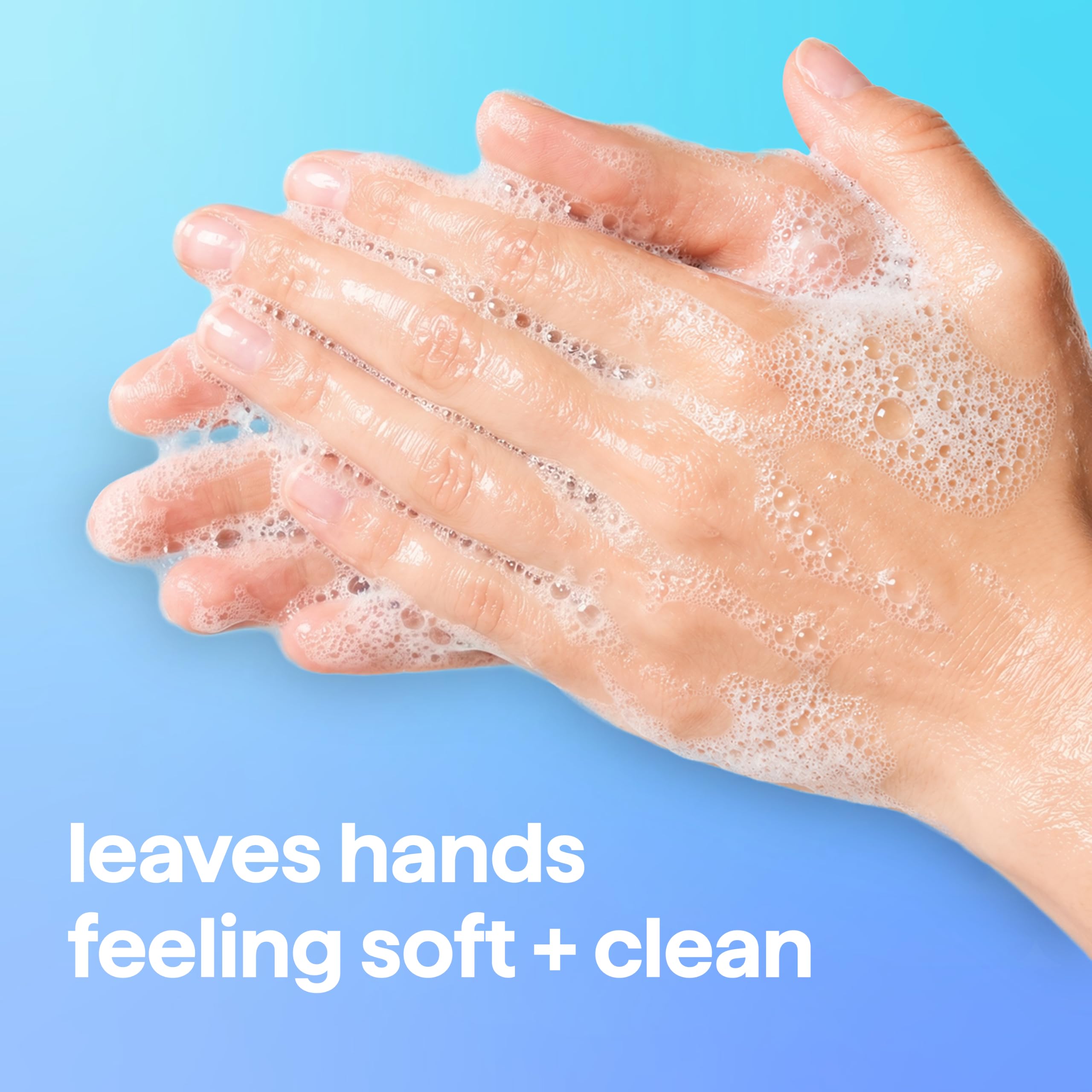 Method textura del gel en la mano mostrando espuma cremosa y suavidad