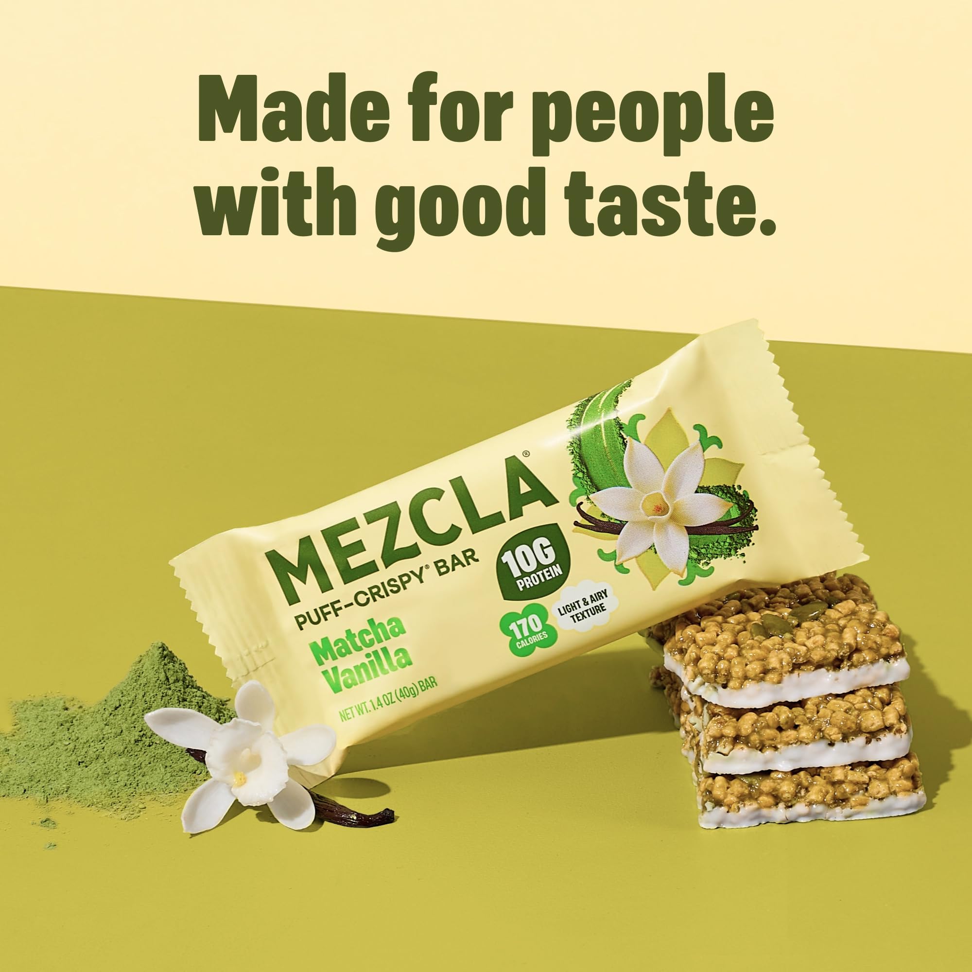 Mezcla barra en mesa de desayuno para un snack equilibrado