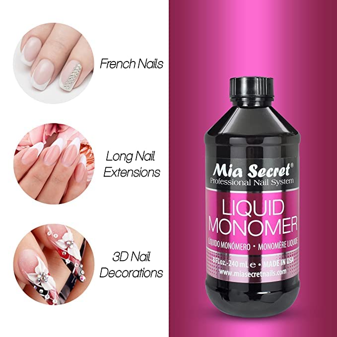 Mia Secret técnico aplicando monómero para uñas con buen control