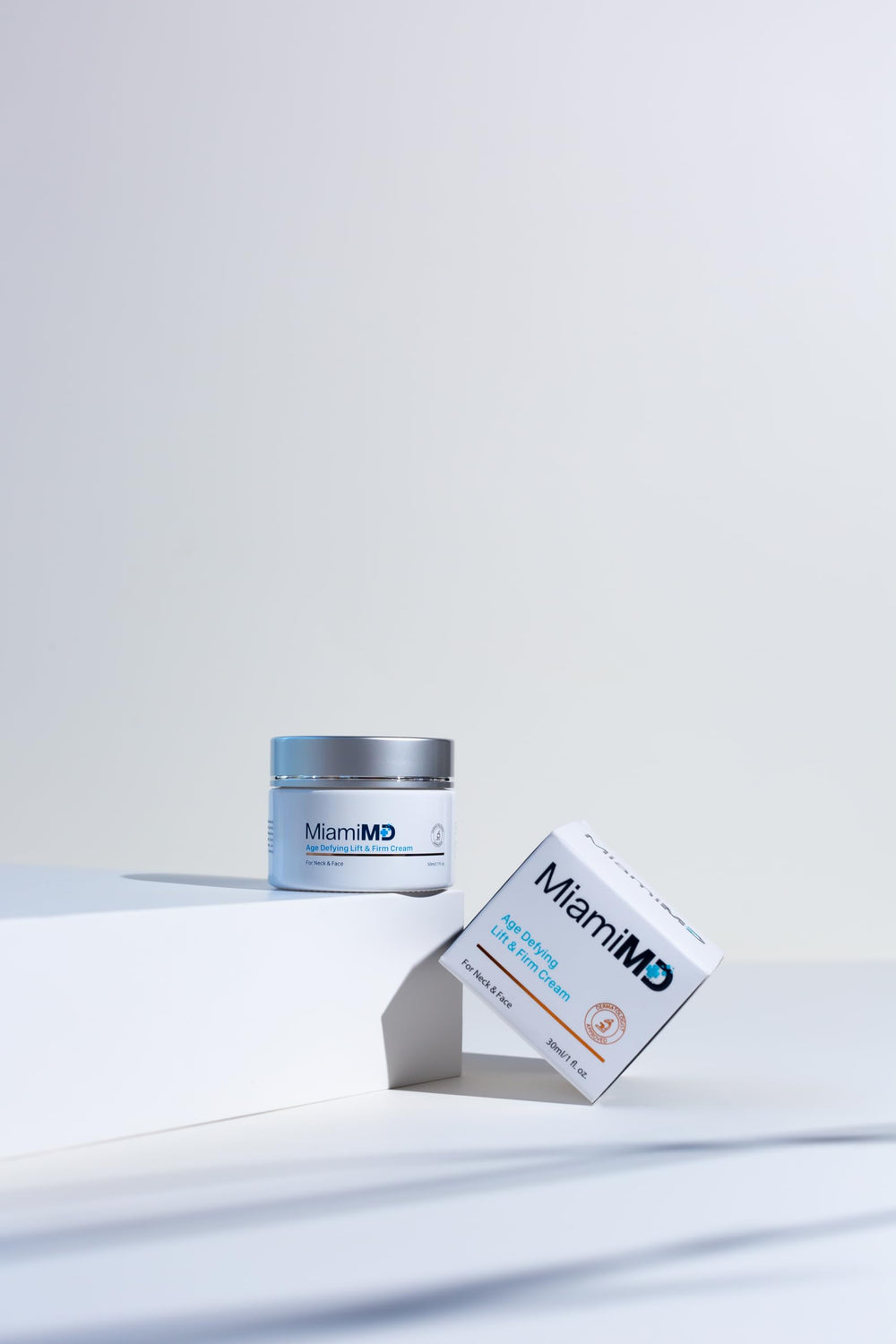 MiamiMD comparación de tamaño 1.7oz para referencia de escala