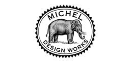 Michel Design Works textura de espuma en manos mostrando limpieza suave