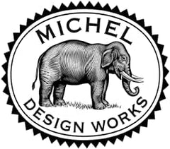 Michel Design Works envase junto a objeto de referencia Wild Hydrangea tamaño y proporción