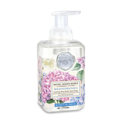 Michel Design Works frasco frontal Wild Hydrangea con diseño floral y perfume sofisticado