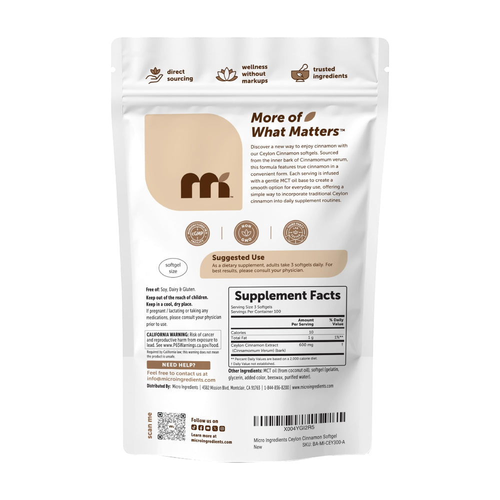Micro Ingredients cápsulas junto a corteza de canela, origen Cinnamomum verum visible