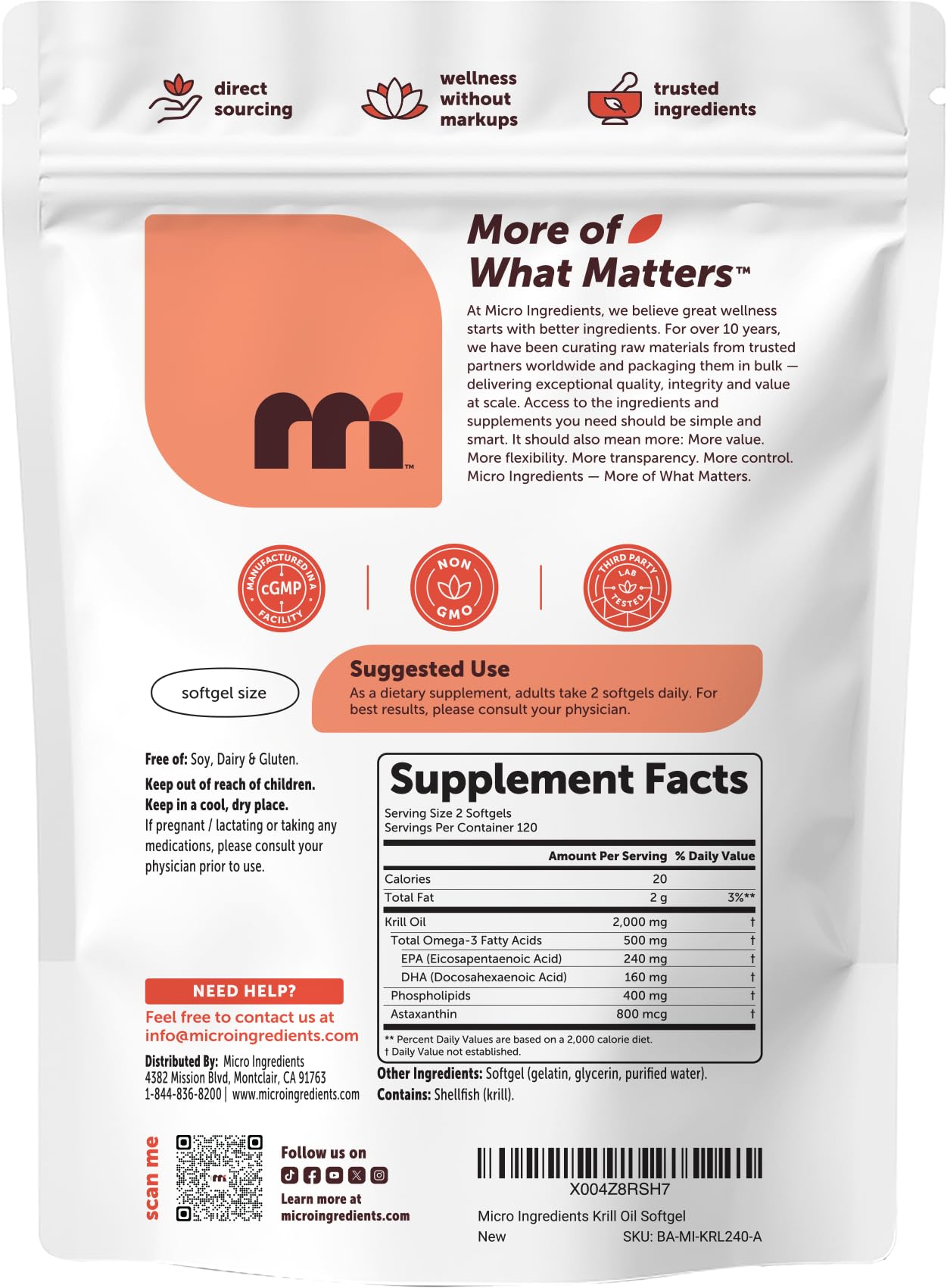 Micro Ingredients persona tomando softgels con un vaso de agua en desayuno saludable