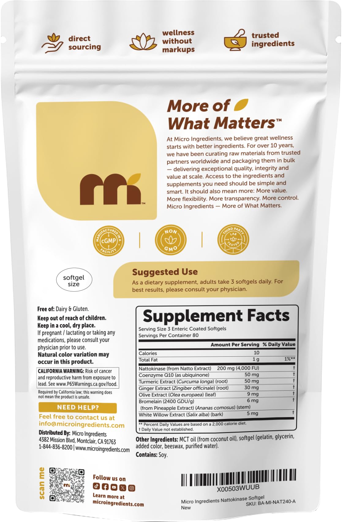 Micro Ingredients persona tomando softgels en su rutina matutina para conveniencia diaria