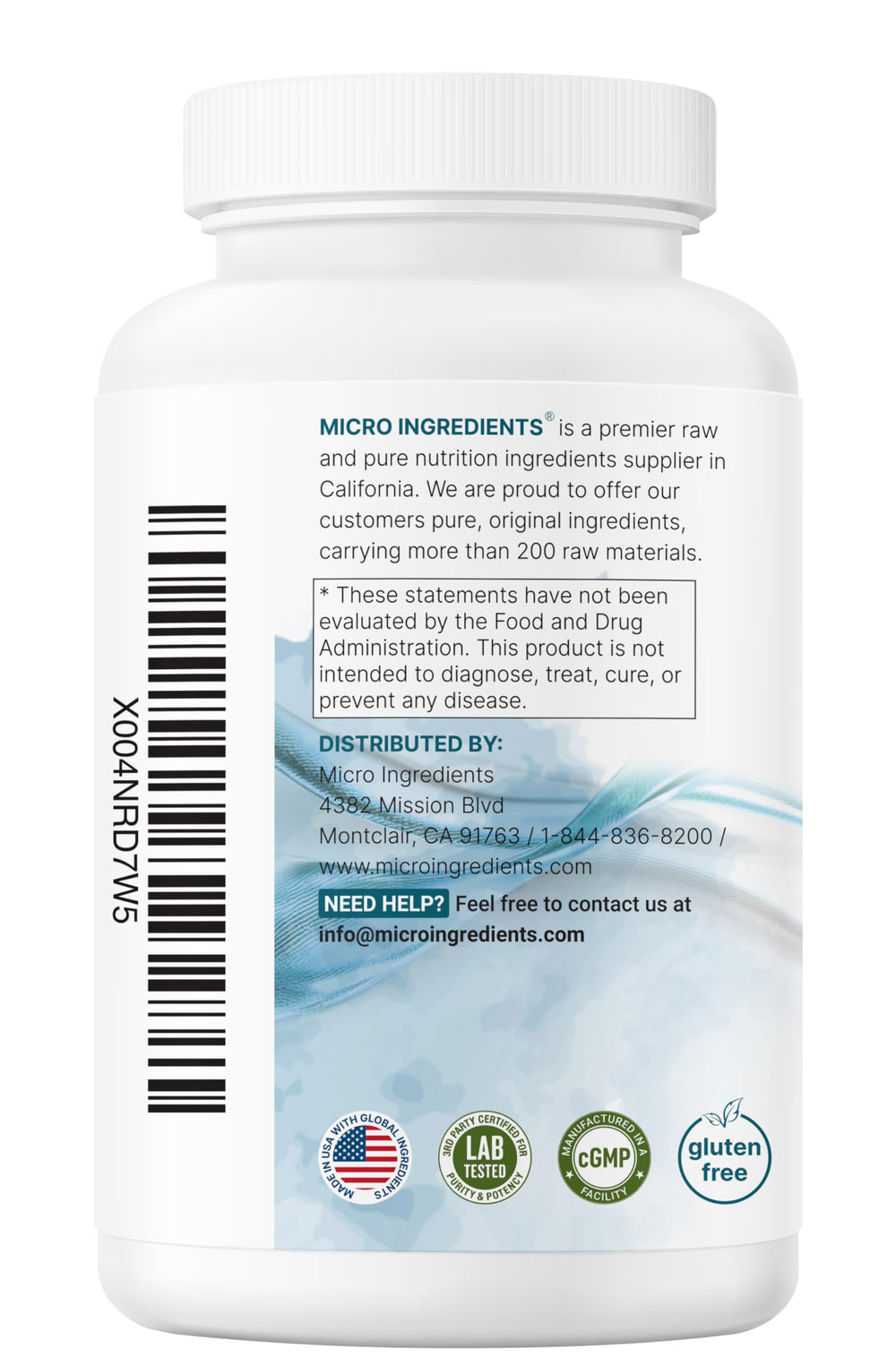 Micro Ingredients cápsulas junto a equipo de gimnasio sugiere apoyo muscular