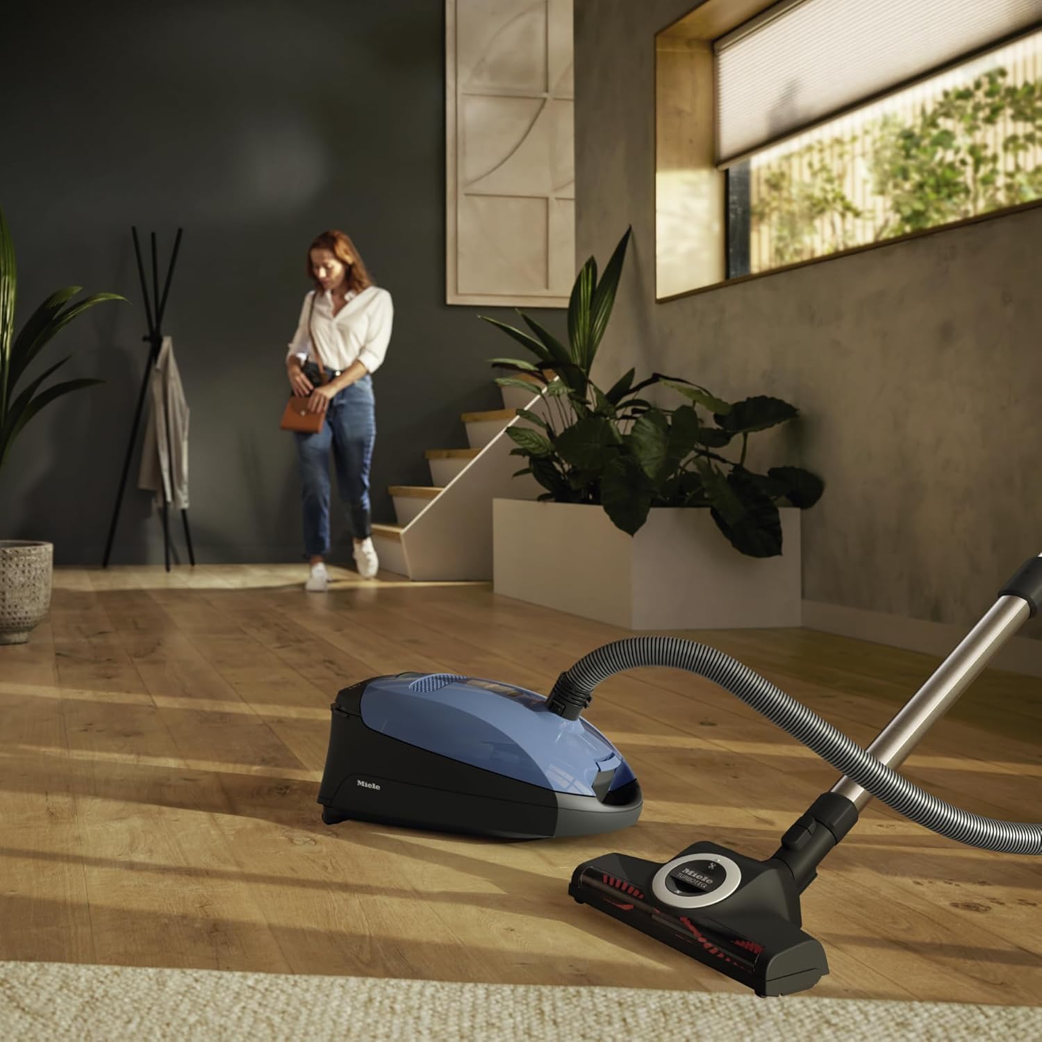 Miele almacenamiento con accesorios enganchados para orden y accesibilidad