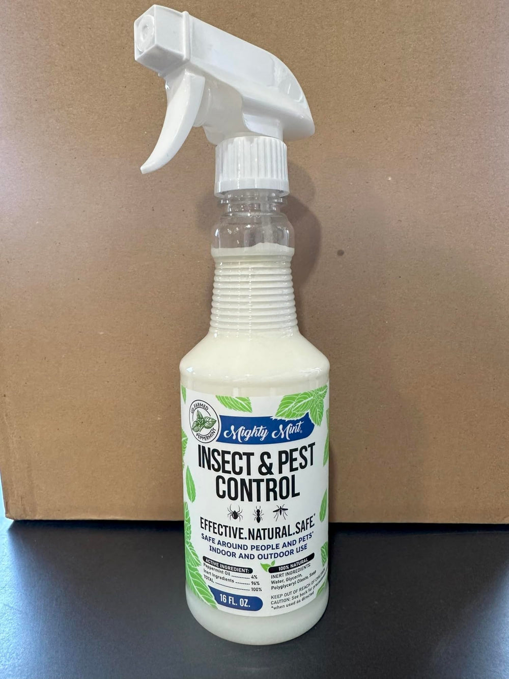 Mighty Mint lista de ingredientes naturales en etiqueta que enfatiza seguridad